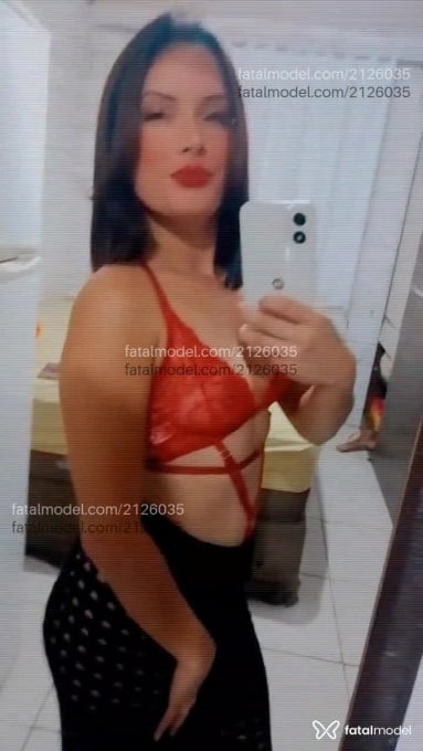 Acompanhante mulher com cabelo castanho de olhos verdes em Canoinhas - Lívia Xavier
