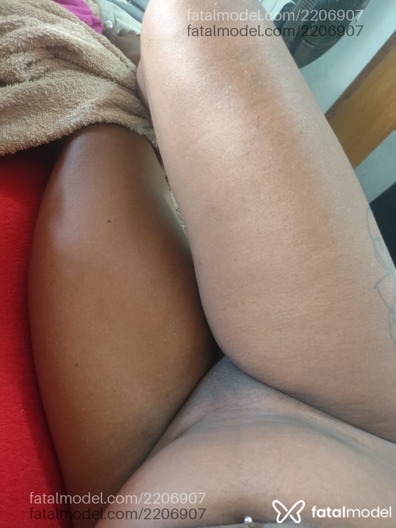 Acompanhante mulher trans morena (o) de olhos pretos - Maya Lima