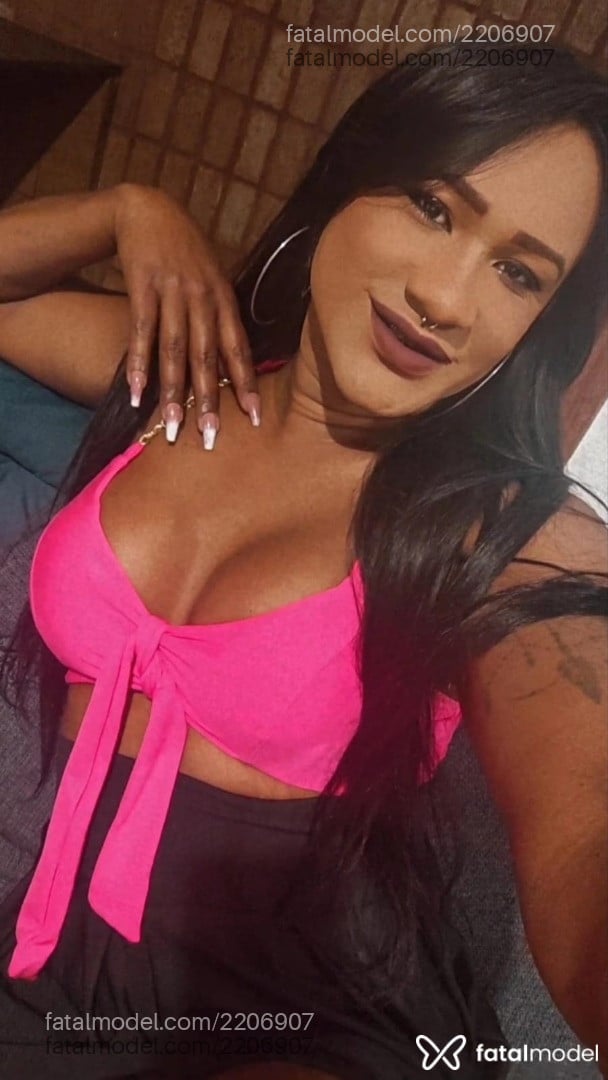 Acompanhante mulher trans morena (o) de olhos pretos - Maya Lima