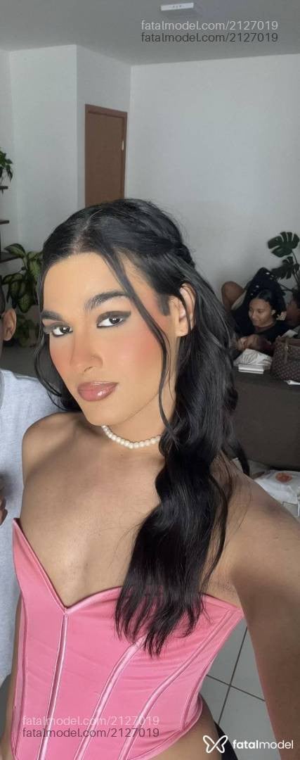 Acompanhante mulher trans morena (o) de olhos castanhos em Uberlândia - Zaira