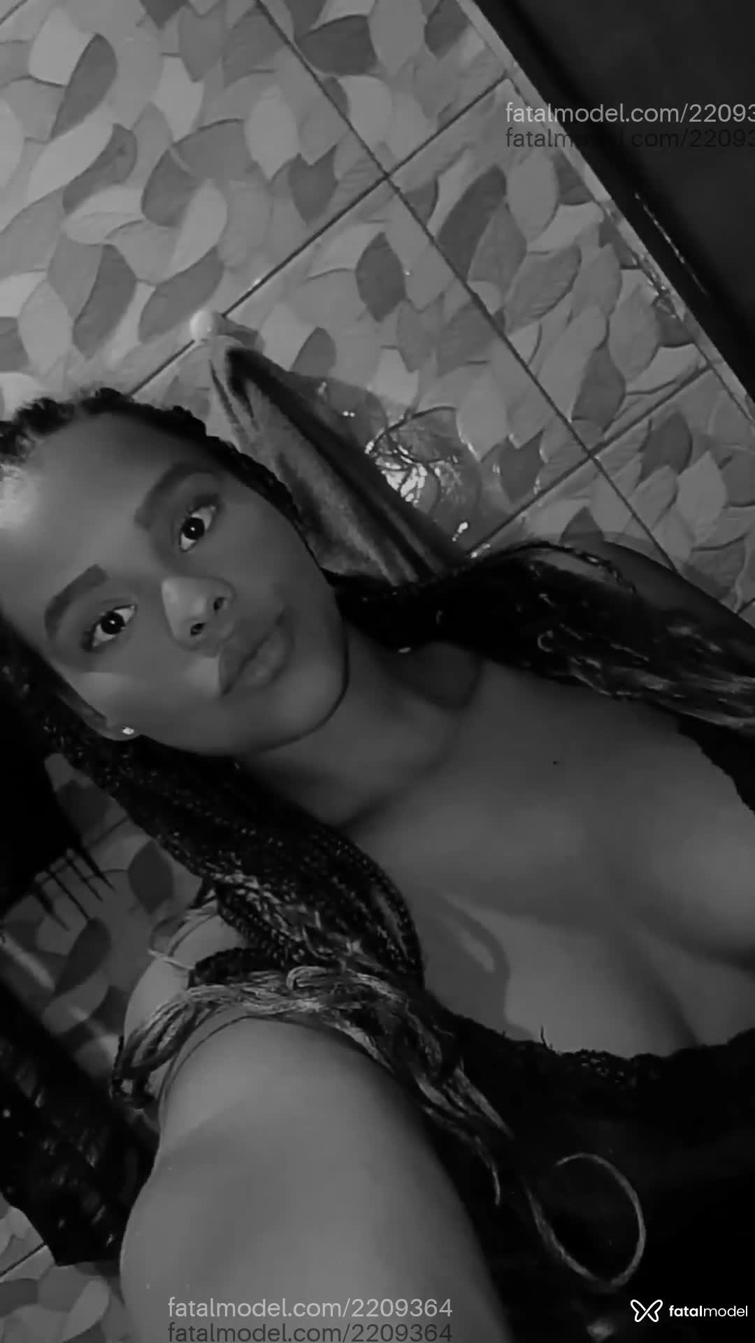 Acompanhante mulher com cabelo castanho de olhos castanhos em Araruama Acompanhante mulher com cabelo castanho de olhos castanhos em Araruama - Jhully Nunes