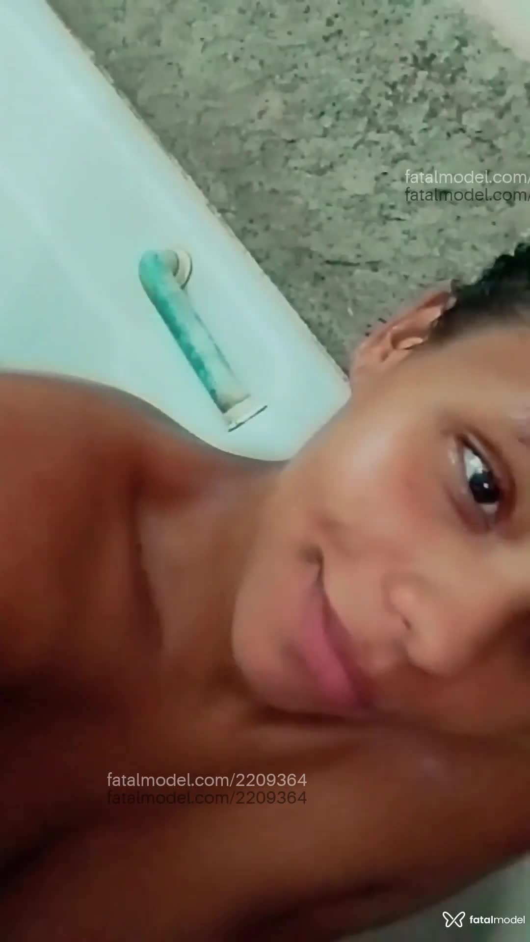 Acompanhante mulher com cabelo castanho de olhos castanhos em Araruama Acompanhante mulher com cabelo castanho de olhos castanhos em Araruama - Jhully Nunes