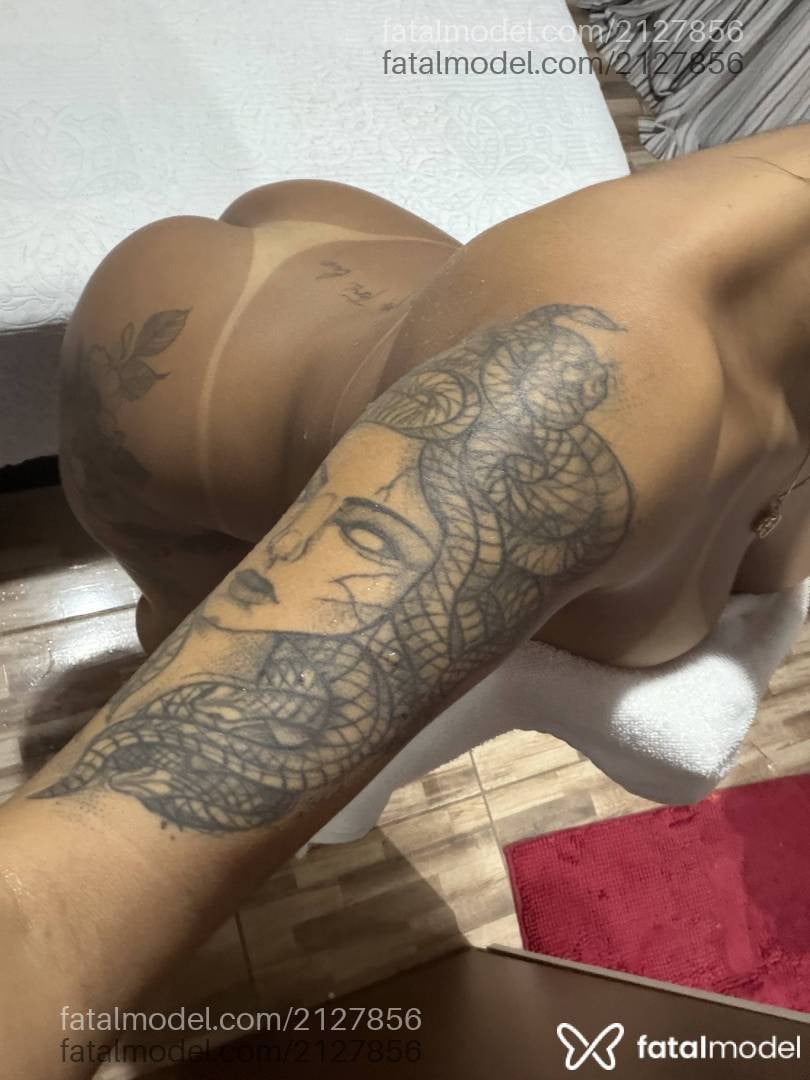 Acompanhante mulher com cabelo castanho de olhos pretos - Laís