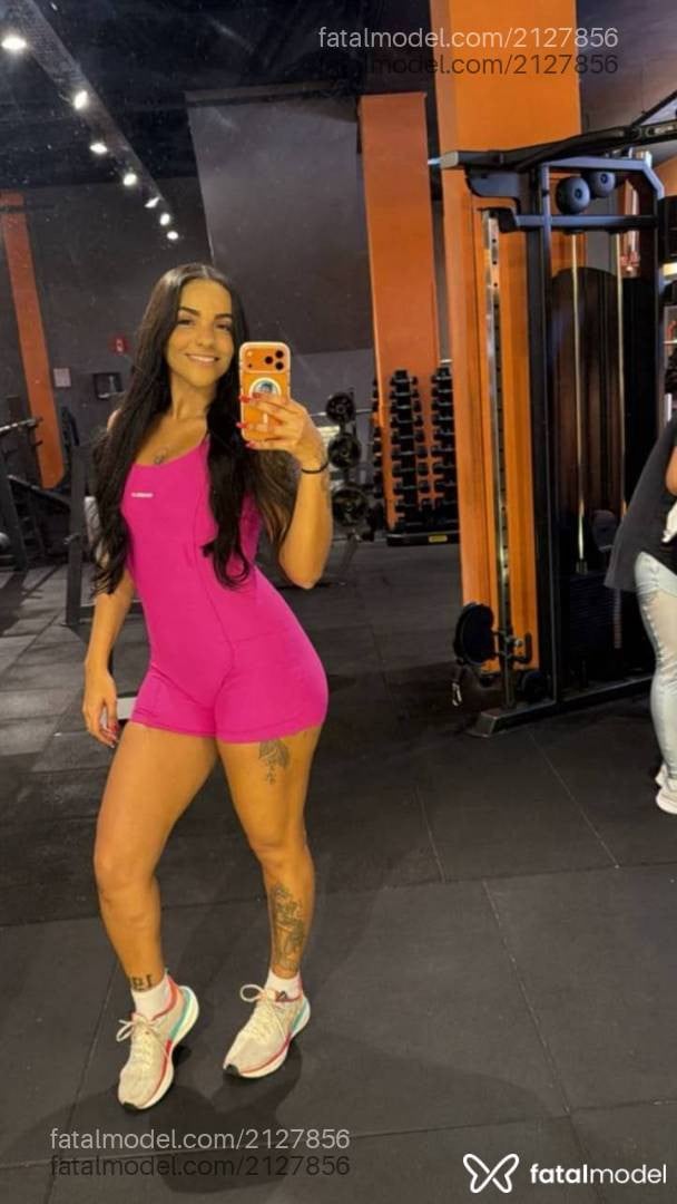 Acompanhante mulher com cabelo castanho de olhos pretos - Laís