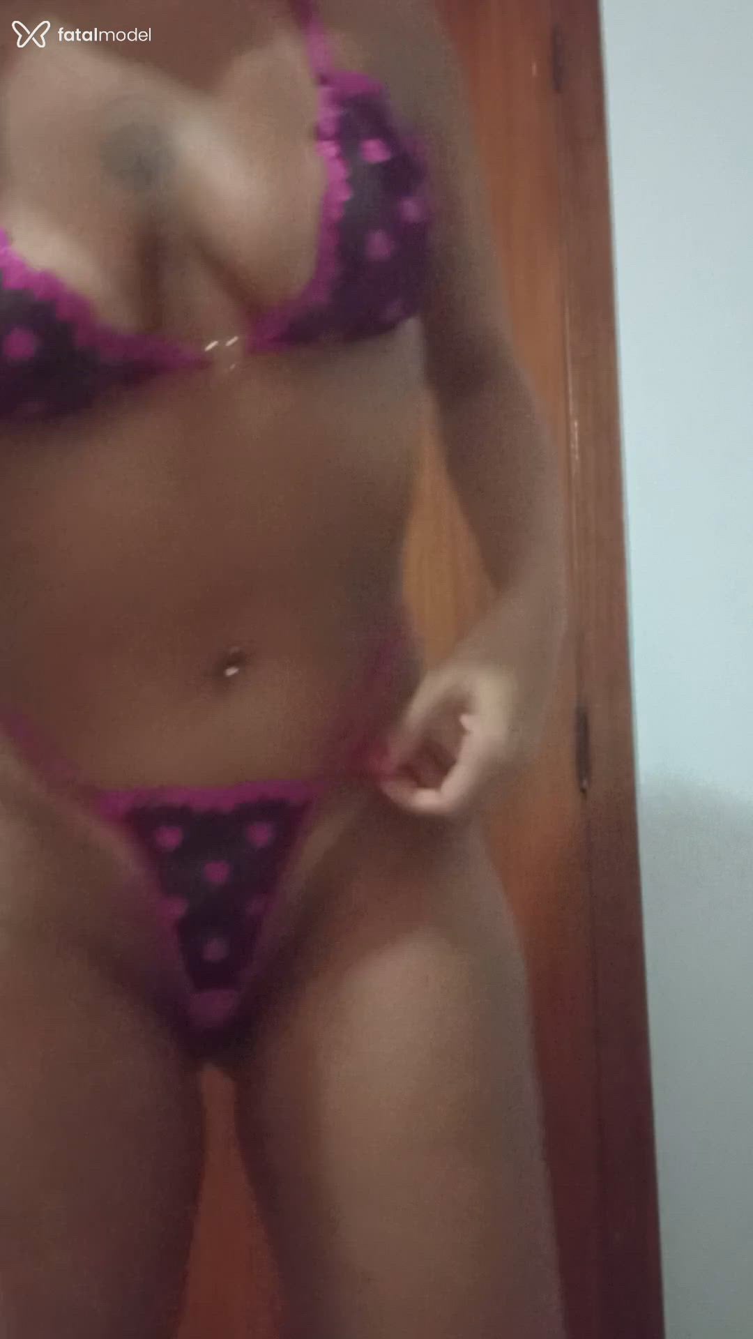 Acompanhante mulher com cabelo castanho de olhos pretos - Laís Acompanhante mulher com cabelo castanho de olhos pretos - Laís