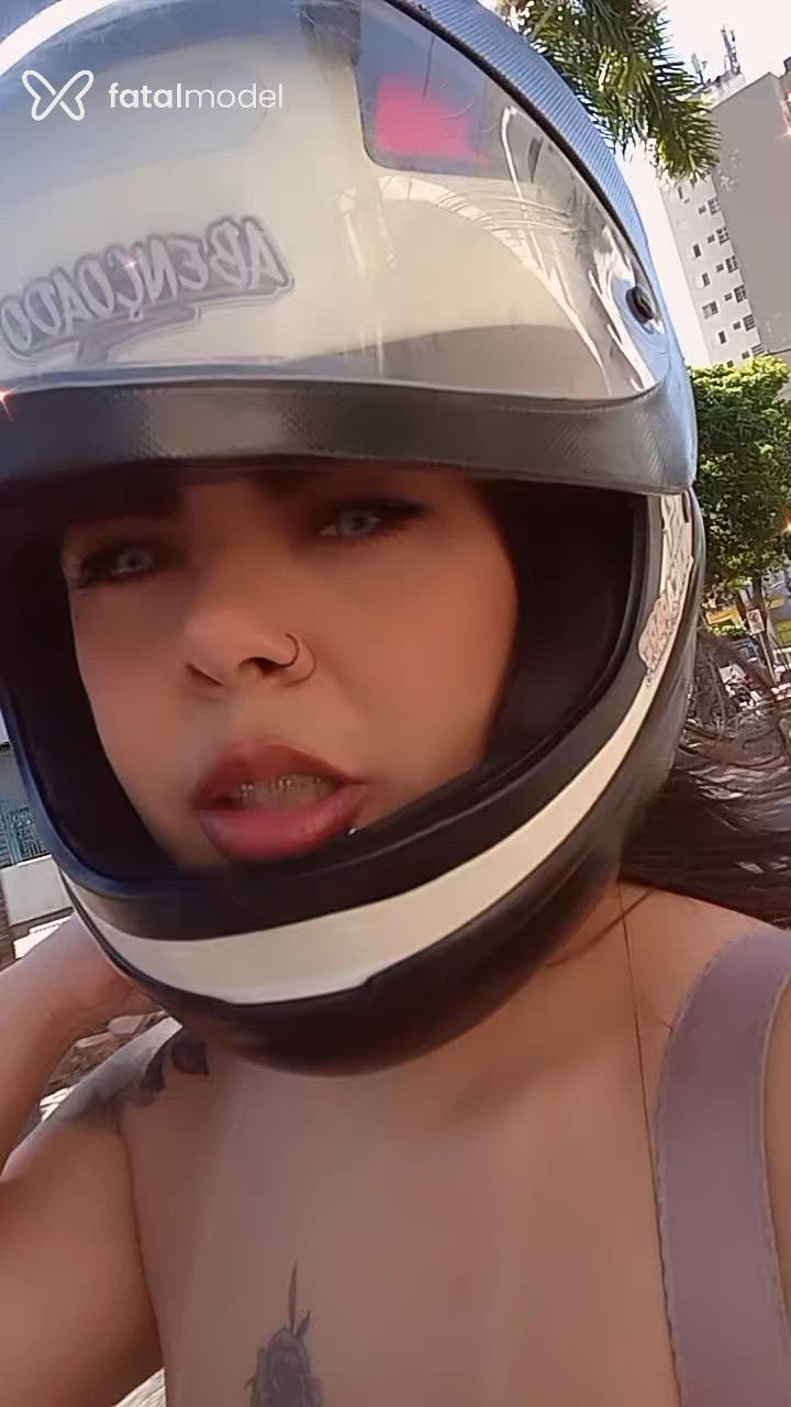 Acompanhante mulher com cabelo castanho de olhos azuis em Presidente Prudente Acompanhante mulher com cabelo castanho de olhos azuis em Presidente Prudente - Larissa Foontinely