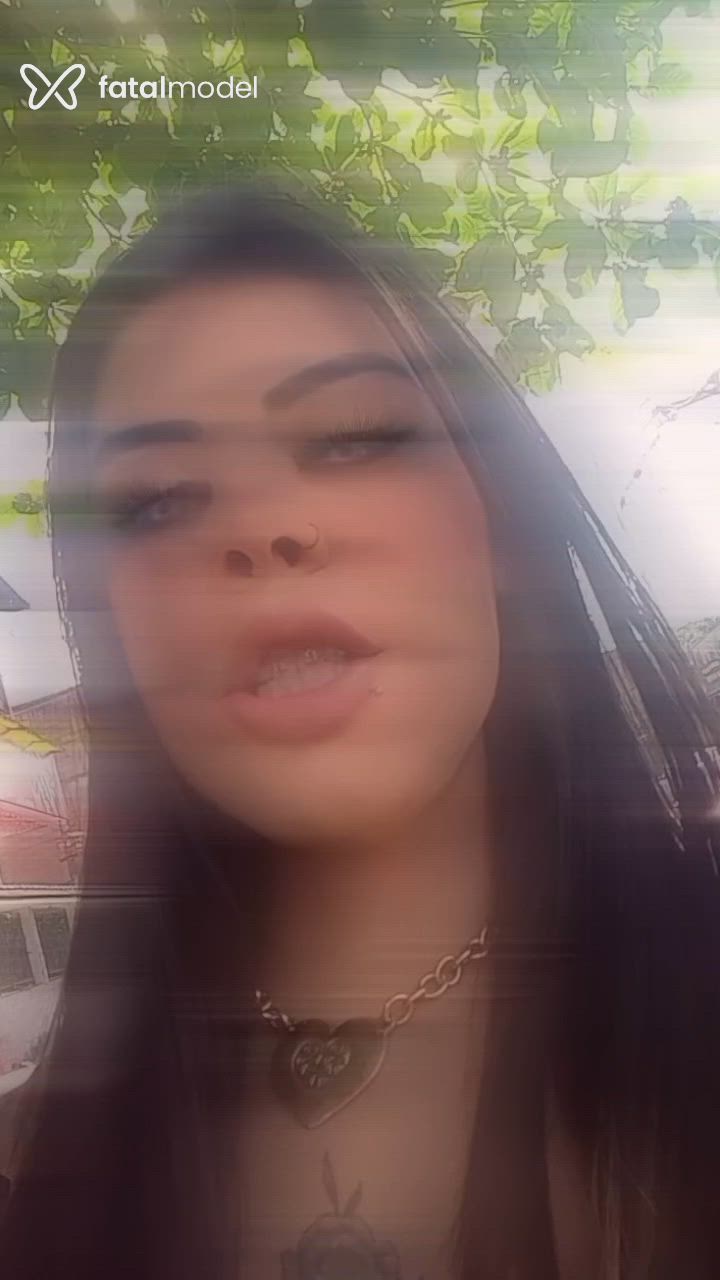 Acompanhante mulher com cabelo castanho de olhos azuis - Larissa Foontinely Acompanhante mulher com cabelo castanho de olhos azuis - Larissa Foontinely