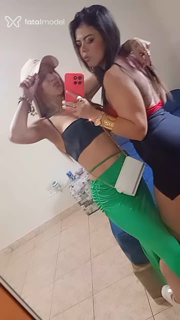 Acompanhante mulher com cabelo castanho de olhos azuis - Larissa Foontinely Acompanhante mulher com cabelo castanho de olhos azuis - Larissa Foontinely