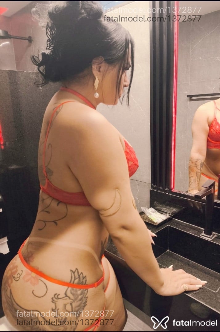 Acompanhante mulher trans com cabelo castanho de olhos pretos - Jully caprythi