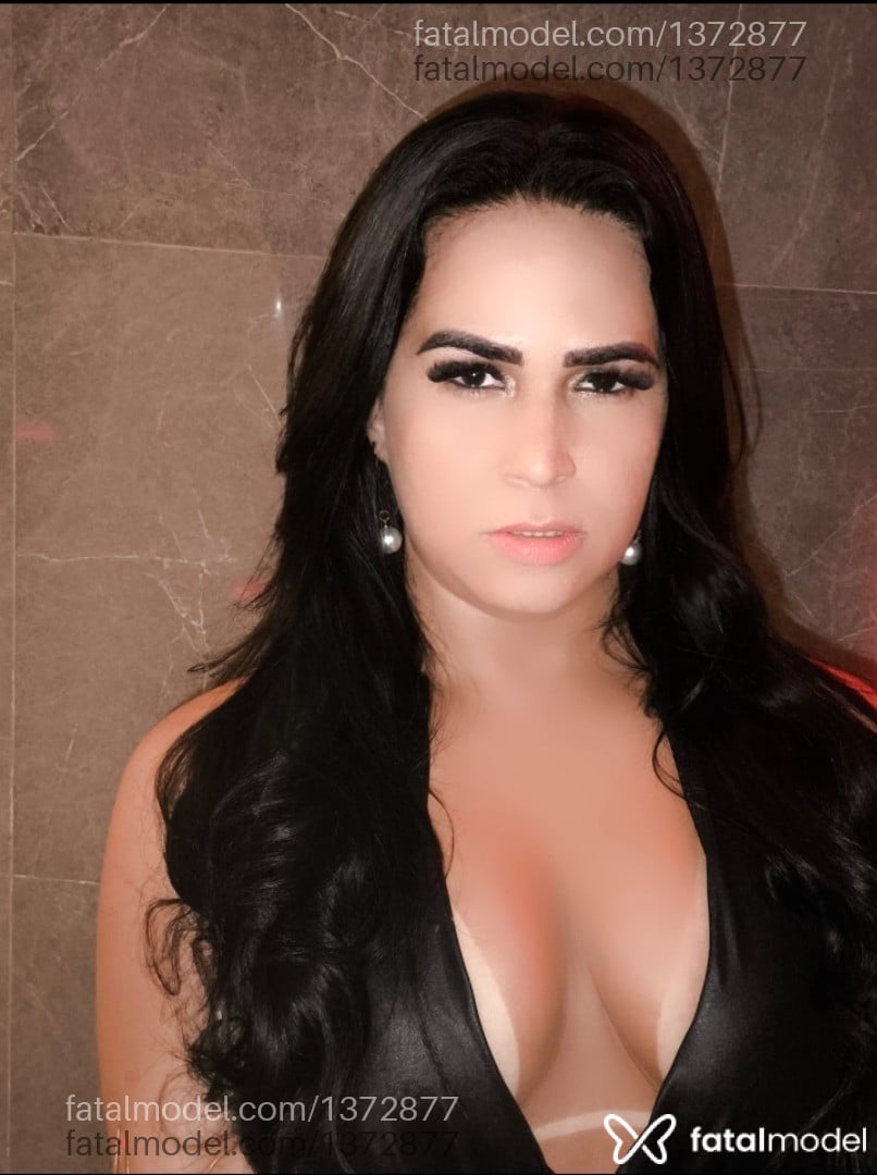 Acompanhante mulher trans com cabelo castanho de olhos pretos - Jully caprythi