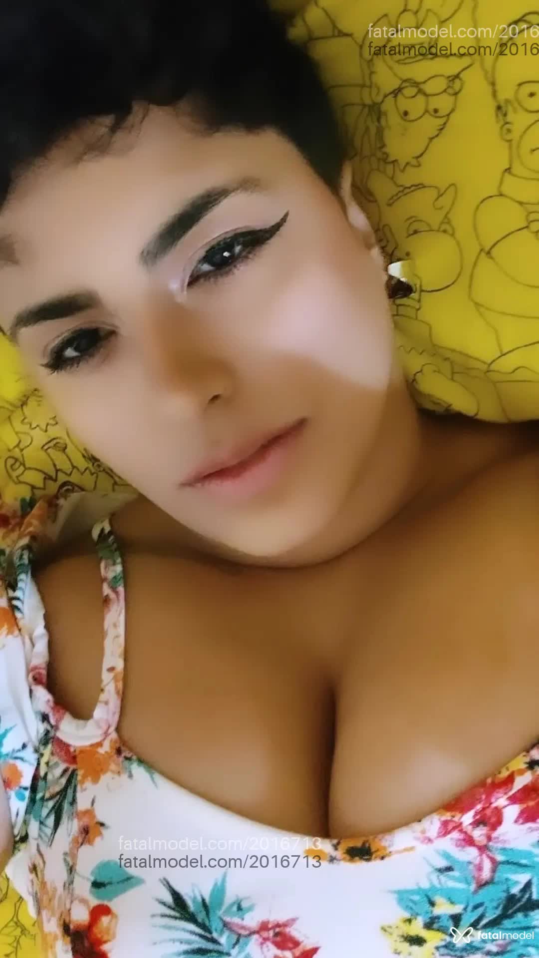 Acompanhante mulher morena (o) de olhos castanhos - âmbar Acompanhante mulher morena (o) de olhos castanhos - âmbar