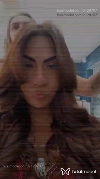 Acompanhante mulher trans com cabelo colorido de olhos castanhos - Pérola Mendonça Acompanhante mulher trans com cabelo colorido de olhos castanhos - Pérola Mendonça