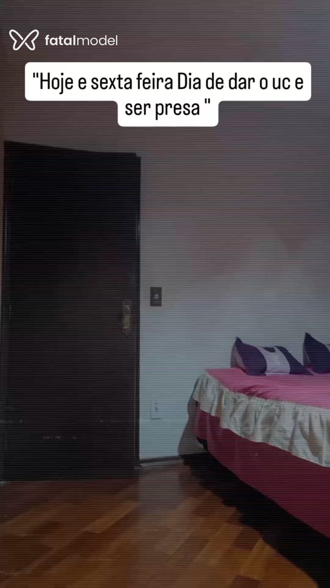 Acompanhante mulher trans com cabelo colorido de olhos castanhos - Pérola Mendonça Acompanhante mulher trans com cabelo colorido de olhos castanhos - Pérola Mendonça