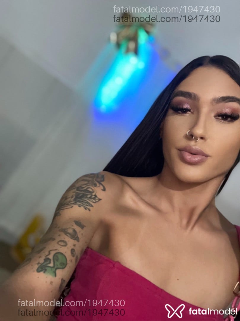 Acompanhante mulher trans com cabelo castanho de olhos castanhos em Caraguatatuba - Kiara