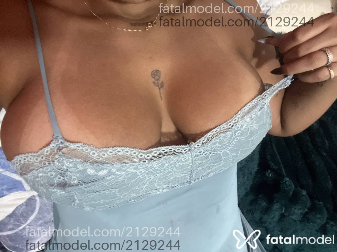 Acompanhante mulher loira (o) de olhos castanhos - Iara Duarte