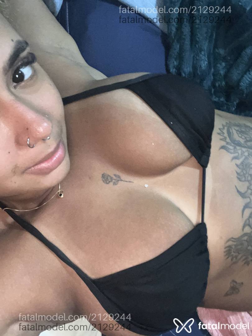 Acompanhante mulher loira (o) de olhos castanhos - Iara Duarte