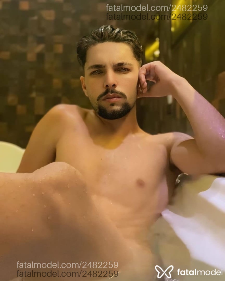 Acompanhante homem com cabelo castanho de olhos castanhos em São Paulo Acompanhante homem com cabelo castanho de olhos castanhos em São Paulo - Vecchi