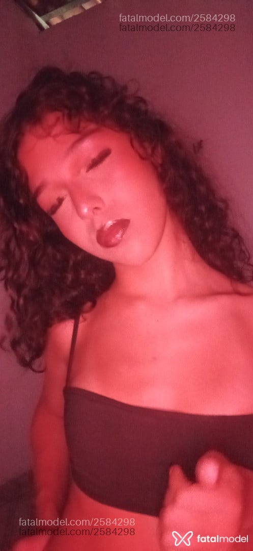 Acompanhante mulher trans morena (o) de olhos castanhos em Fortaleza - Cristaldevries