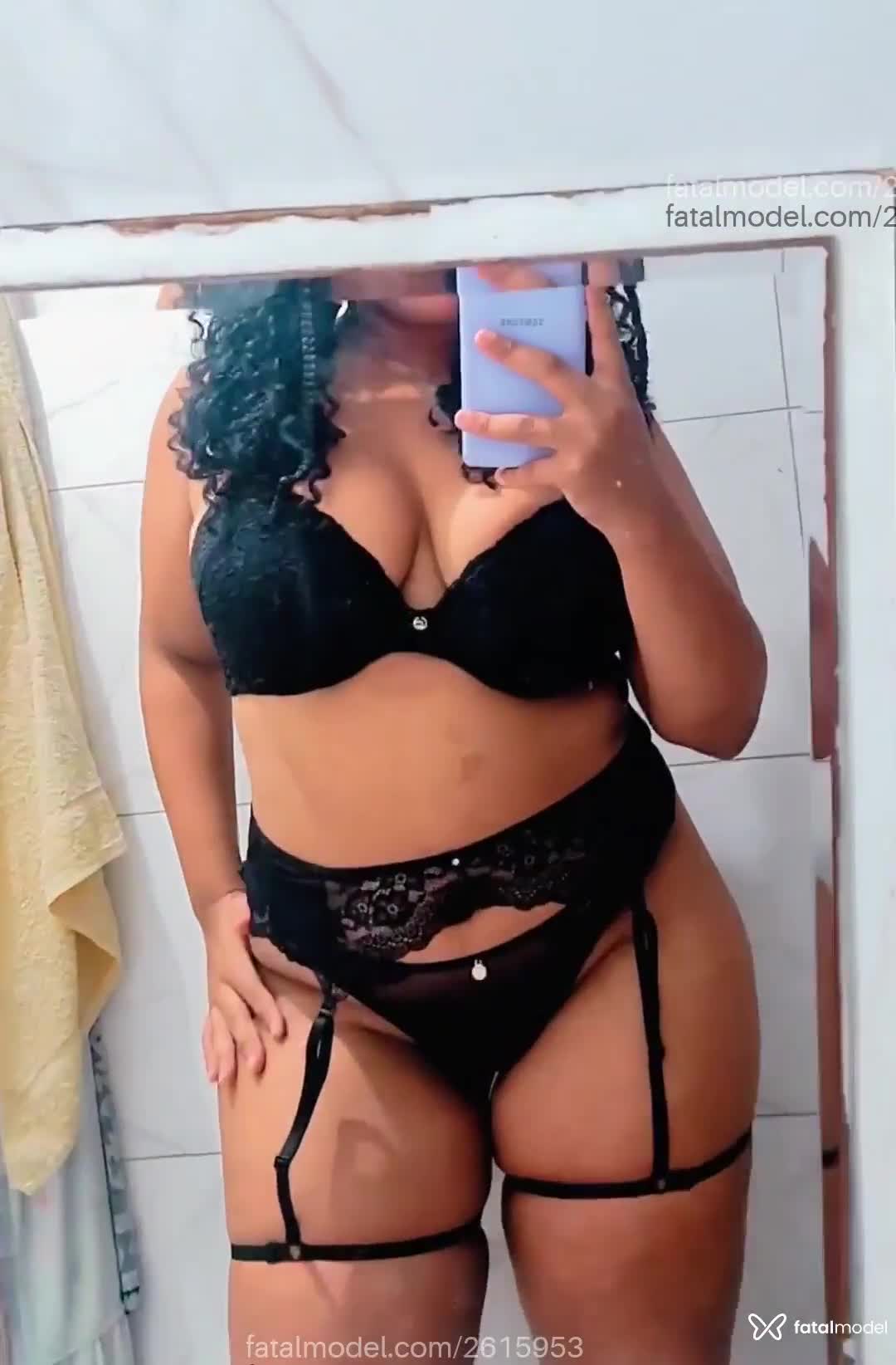 Acompanhante mulher com cabelo castanho de olhos castanhos em Virtual Acompanhante mulher com cabelo castanho de olhos castanhos em Virtual - Tifanny