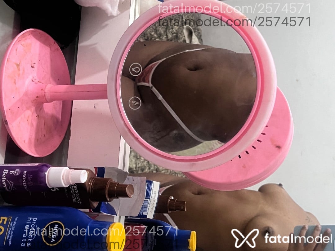 Acompanhante mulher com cabelo castanho de olhos castanhos - Giulia Braga Acompanhante mulher com cabelo castanho de olhos castanhos - Giulia Braga