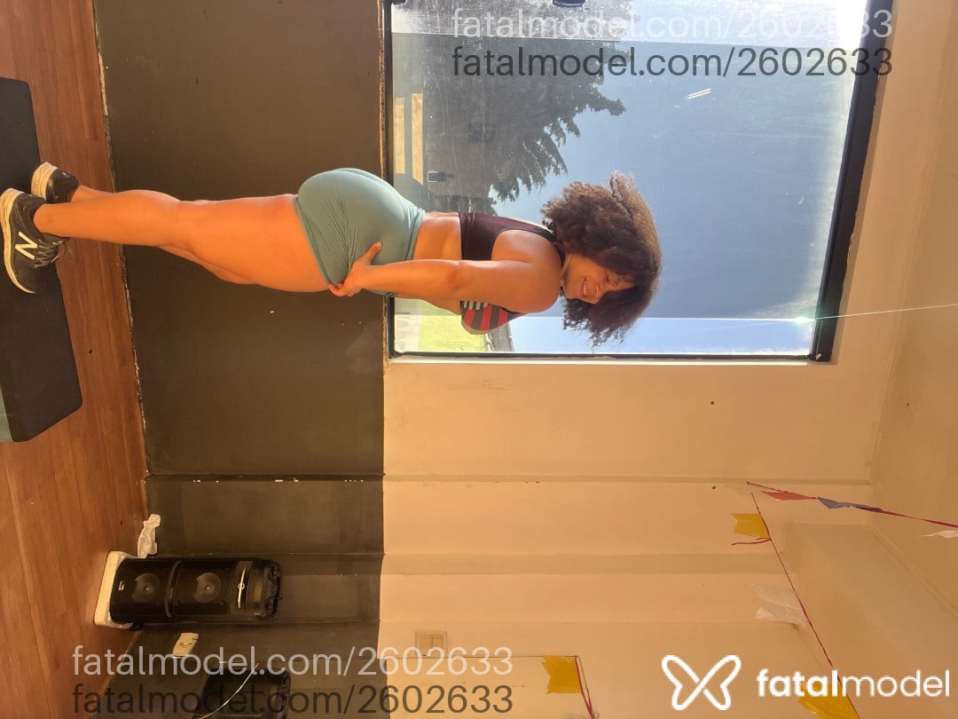Acompanhante mulher com cabelo castanho de olhos mel em Virtual - May Oliver
