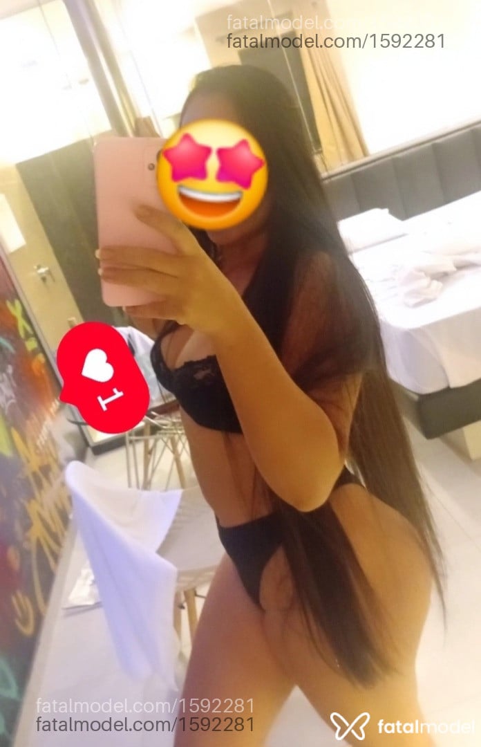 Acompanhante mulher com cabelo castanho de olhos castanhos - July Sam
