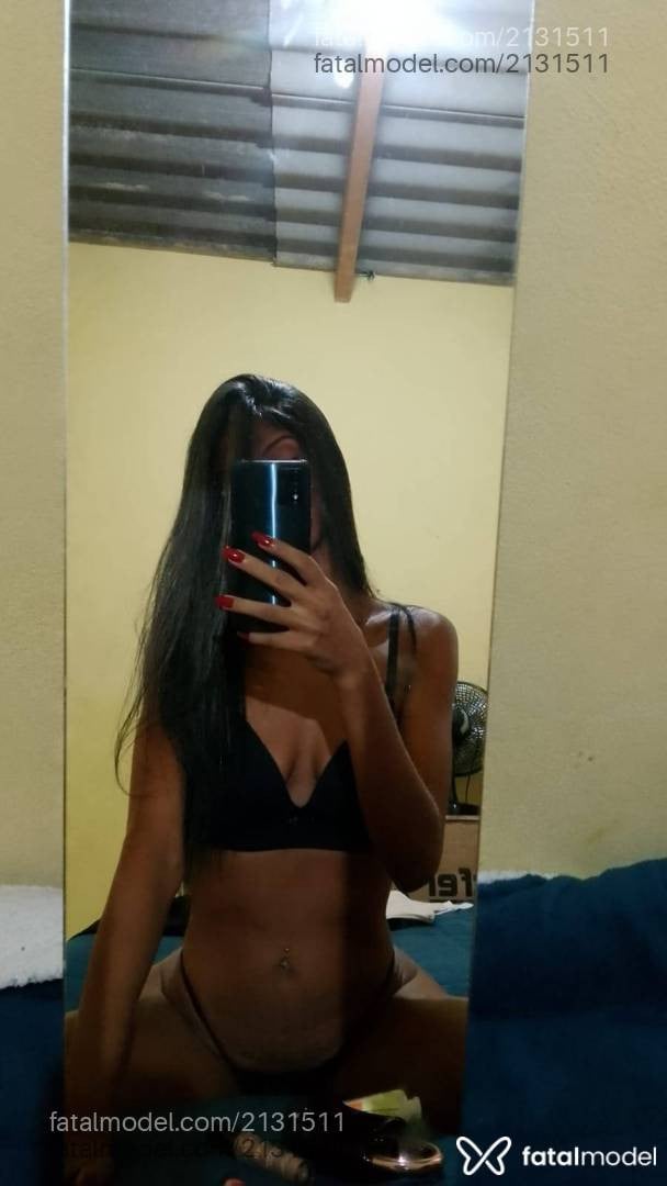 Acompanhante mulher morena (o) de olhos castanhos - Mia Acompanhante mulher morena (o) de olhos castanhos - Mia