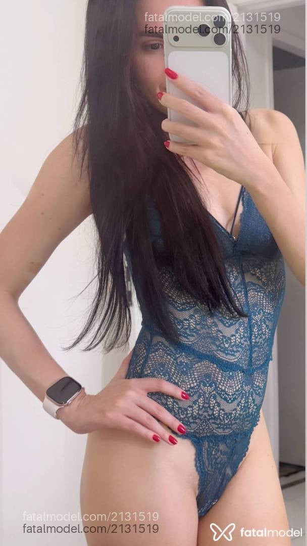 Acompanhante mulher com cabelo castanho de olhos pretos - Larissa Brustulin