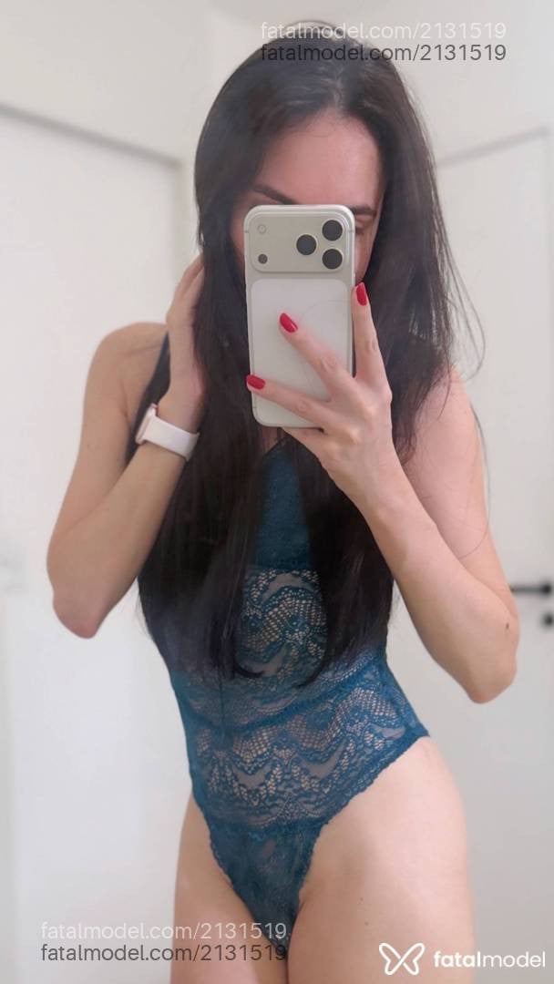 Acompanhante mulher com cabelo castanho de olhos pretos - Larissa Brustulin