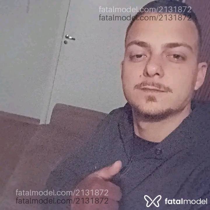 Acompanhante homem loira (o) de olhos castanhos - Alemão