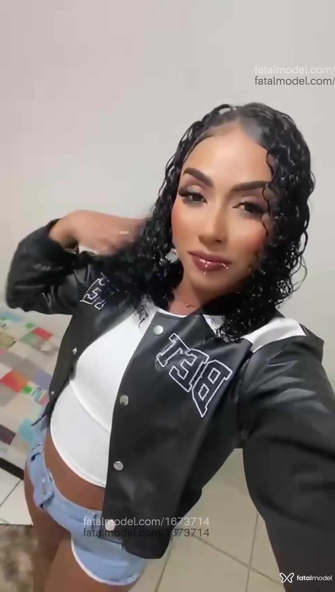 Acompanhante mulher com cabelo castanho de olhos castanhos - Morena