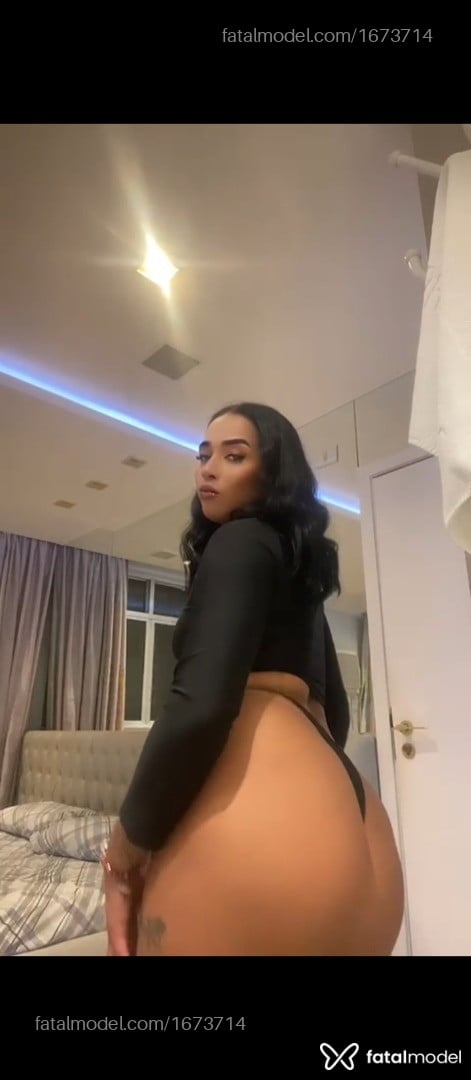 Acompanhante mulher com cabelo castanho de olhos castanhos - Morena