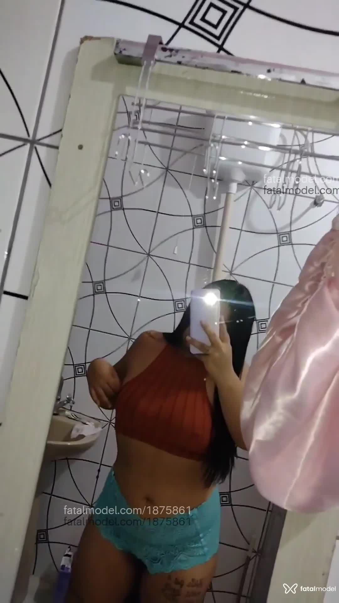 Acompanhante mulher morena (o) de olhos pretos em Navegantes - Yarumi