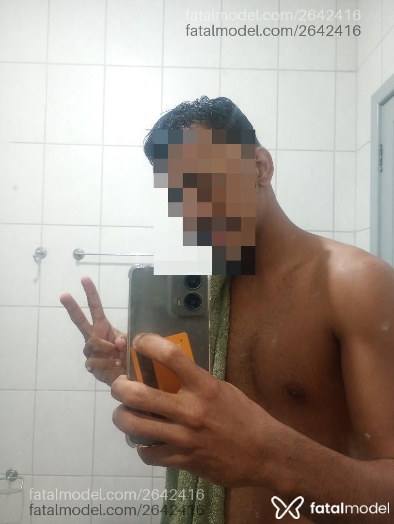 Acompanhante homem morena (o) de olhos castanhos em São João da Barra - Jones