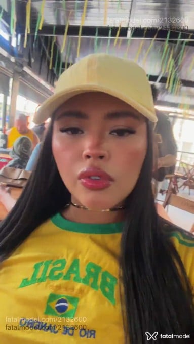 Acompanhante mulher morena (o) de olhos castanhos em São José Acompanhante mulher morena (o) de olhos castanhos em São José - Laís Brandão