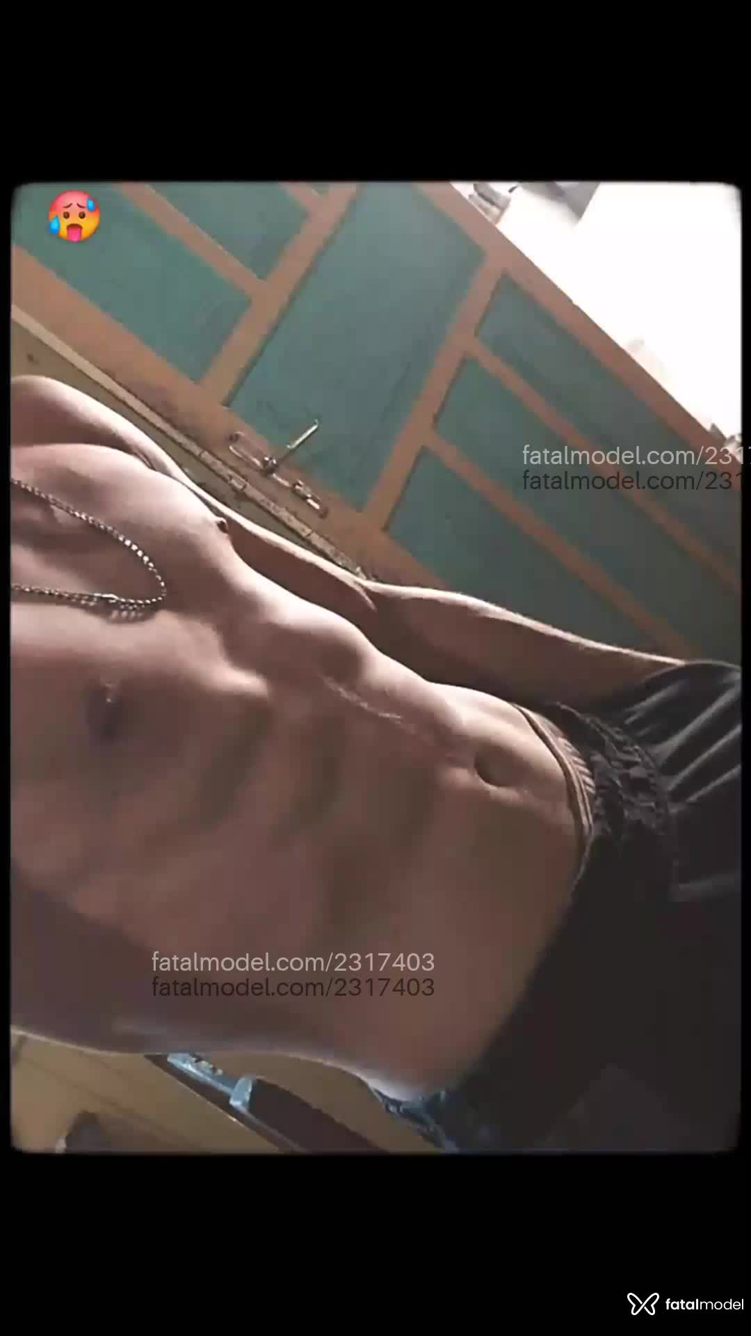 Acompanhante homem com cabelo castanho de olhos castanhos - Vinicius