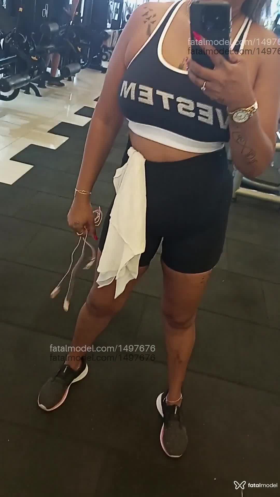 Acompanhante mulher morena (o) de olhos mel - Karen