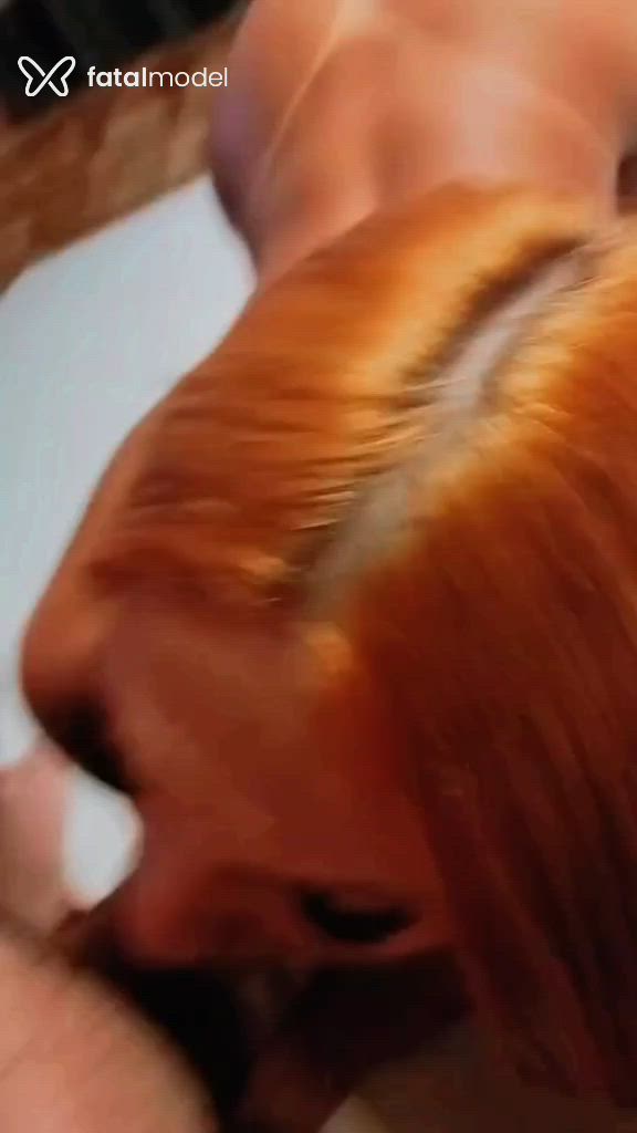 Acompanhante mulher trans ruiva (o) de olhos castanhos - Rafaella Deziderio