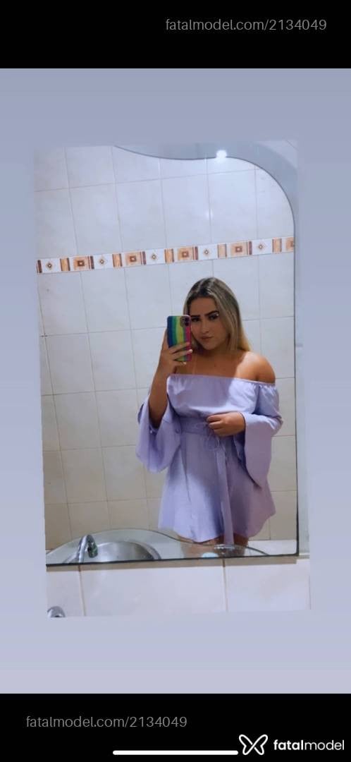 Acompanhante mulher loira (o) de olhos castanhos - Jadee