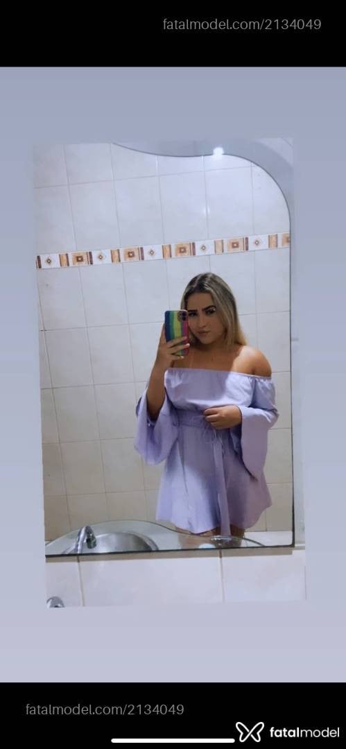 Acompanhante mulher loira (o) de olhos castanhos - Jadee