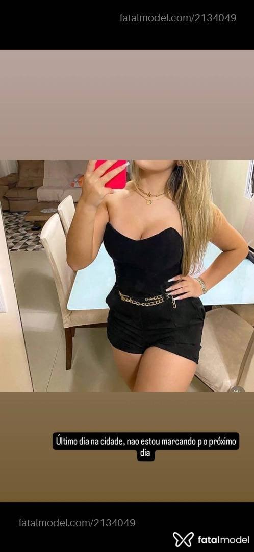 Acompanhante mulher loira (o) de olhos castanhos - Jadee