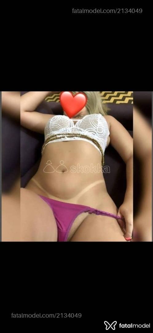 Acompanhante mulher loira (o) de olhos castanhos - Jadee