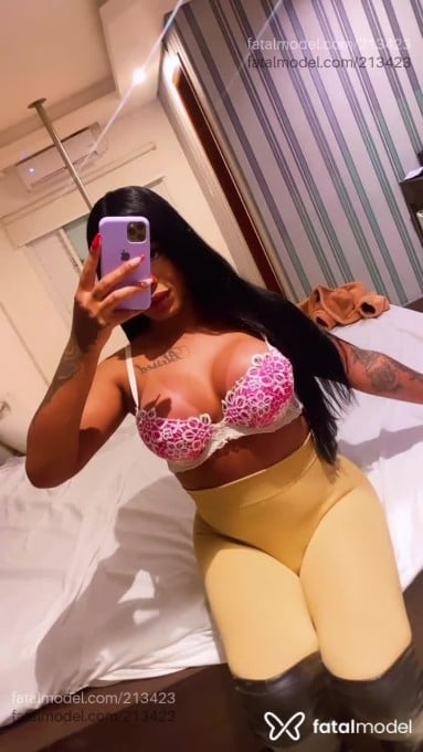Acompanhante travesti morena (o) de olhos castanhos em Pelotas - Natália