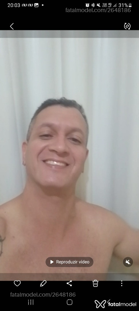 Acompanhante homem com cabelo grisalho de olhos pretos em Virtual - Rogerio Reis