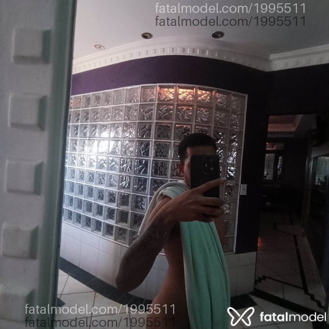 Acompanhante homem com cabelo grisalho de olhos castanhos em Tucumã Acompanhante homem com cabelo grisalho de olhos castanhos em Tucumã - Henrique