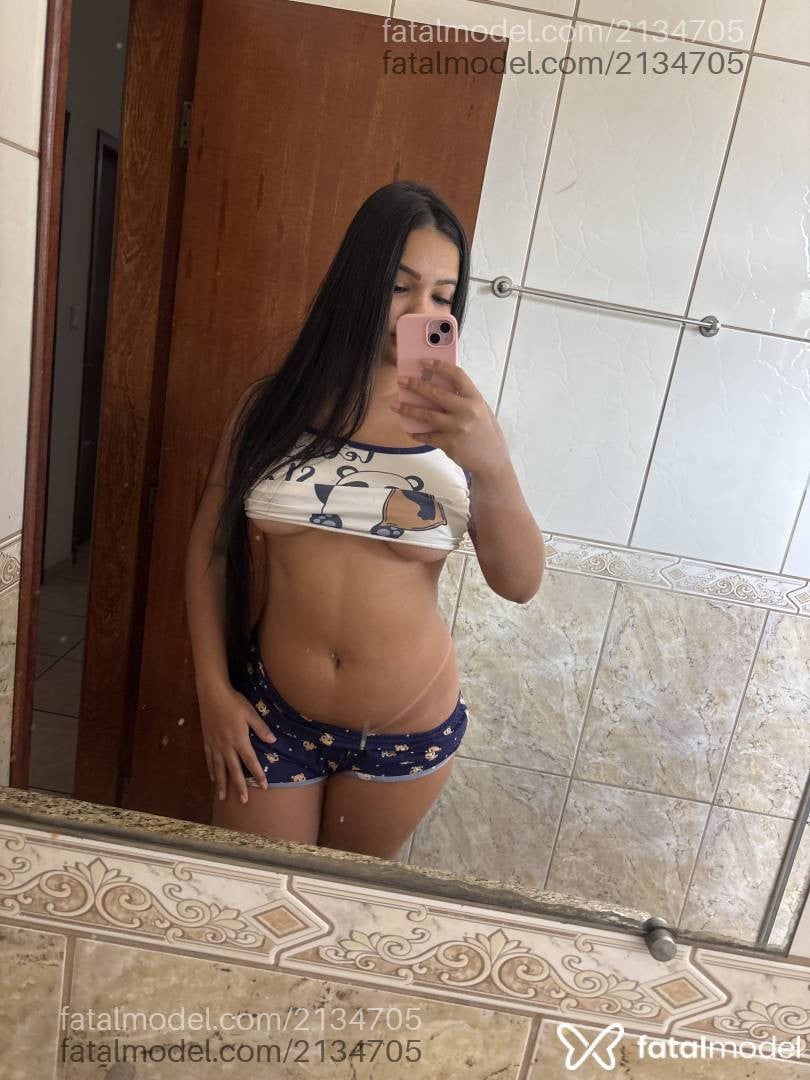 Acompanhante mulher morena (o) de olhos pretos - Melissa