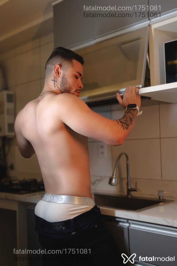 Acompanhante homem com cabelo castanho de olhos castanhos em São Paulo Acompanhante homem com cabelo castanho de olhos castanhos em São Paulo - EDGAR RICARDO