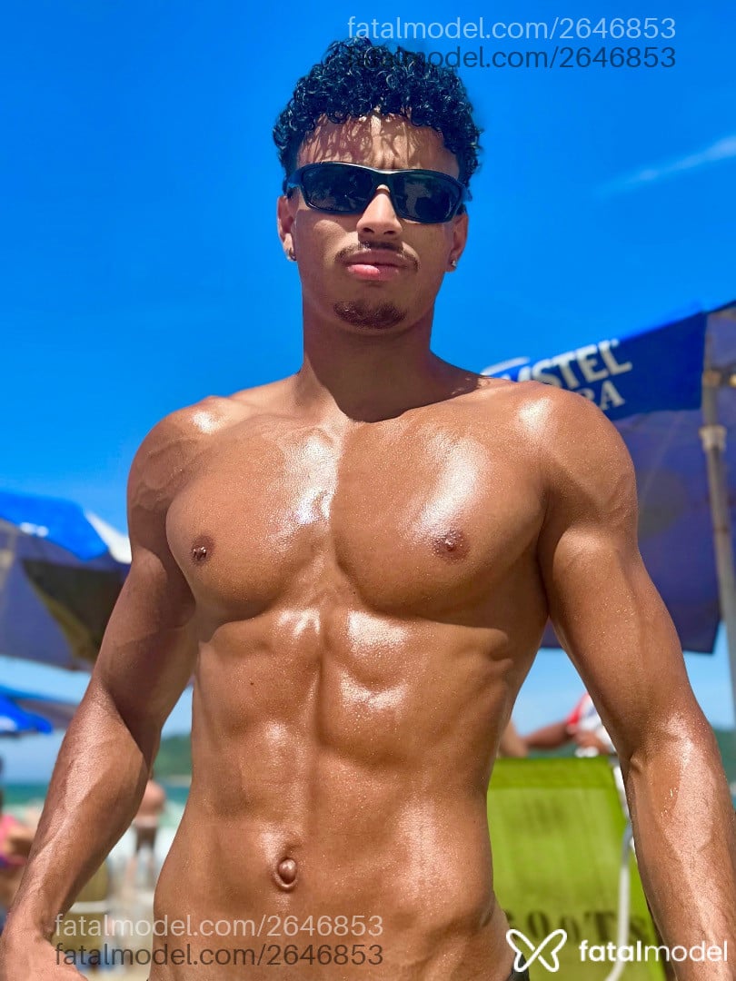 Acompanhante homem morena (o) de olhos castanhos em Virtual Acompanhante homem morena (o) de olhos castanhos em Virtual - Tomtresor