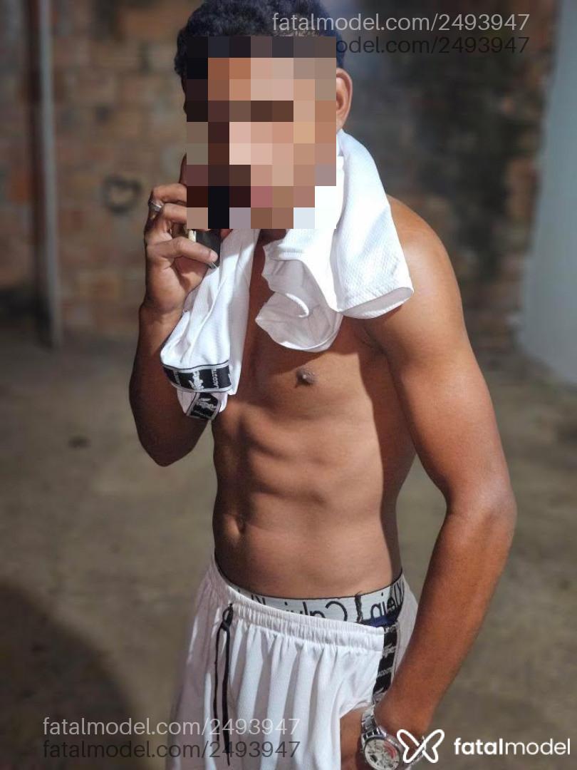 Acompanhante homem morena (o) de olhos castanhos - Lucas Acompanhante homem morena (o) de olhos castanhos - Lucas