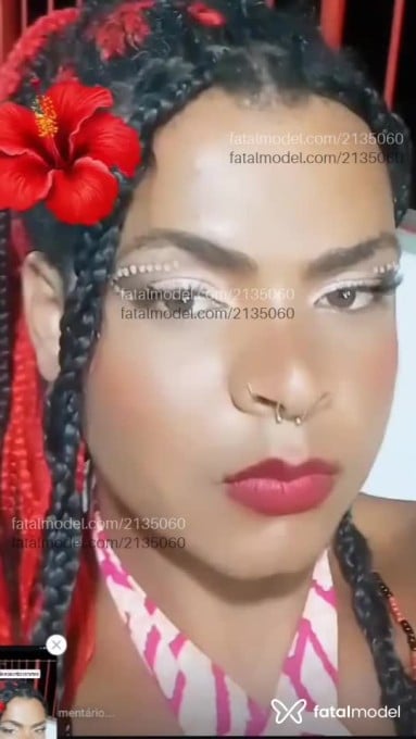 Acompanhante mulher trans com cabelo castanho de olhos castanhos em Maceió - Fernanda